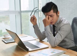 5 Cara Mudah untuk Menjaga Kesehatan Mata Anda Selama Bekerja di Depan Komputer
